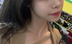 雪莉蕾丝睡衣自拍